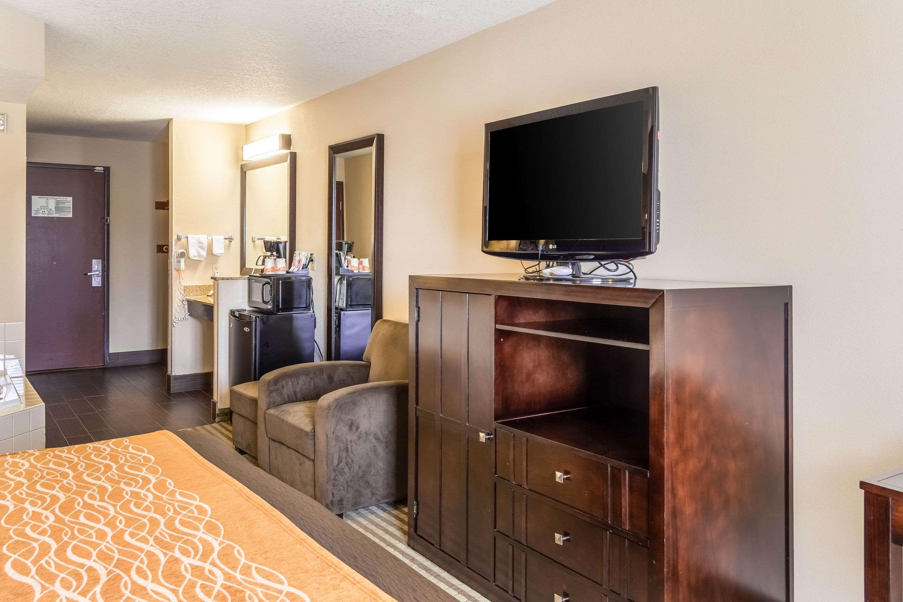 Hotel Comfort Near I-84 And I-205 Portland