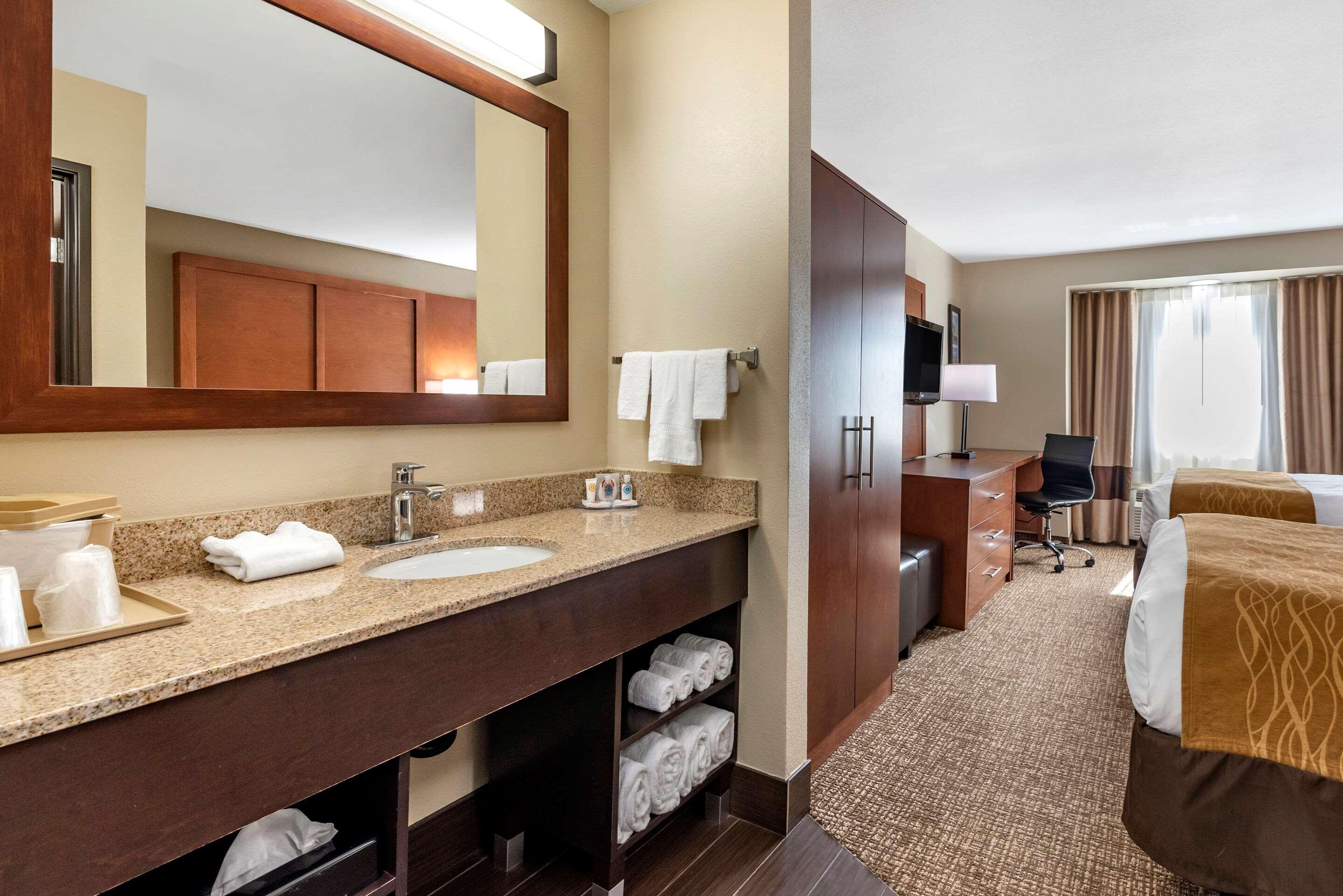 Hotel Comfort Near I-84 And I-205 Portland