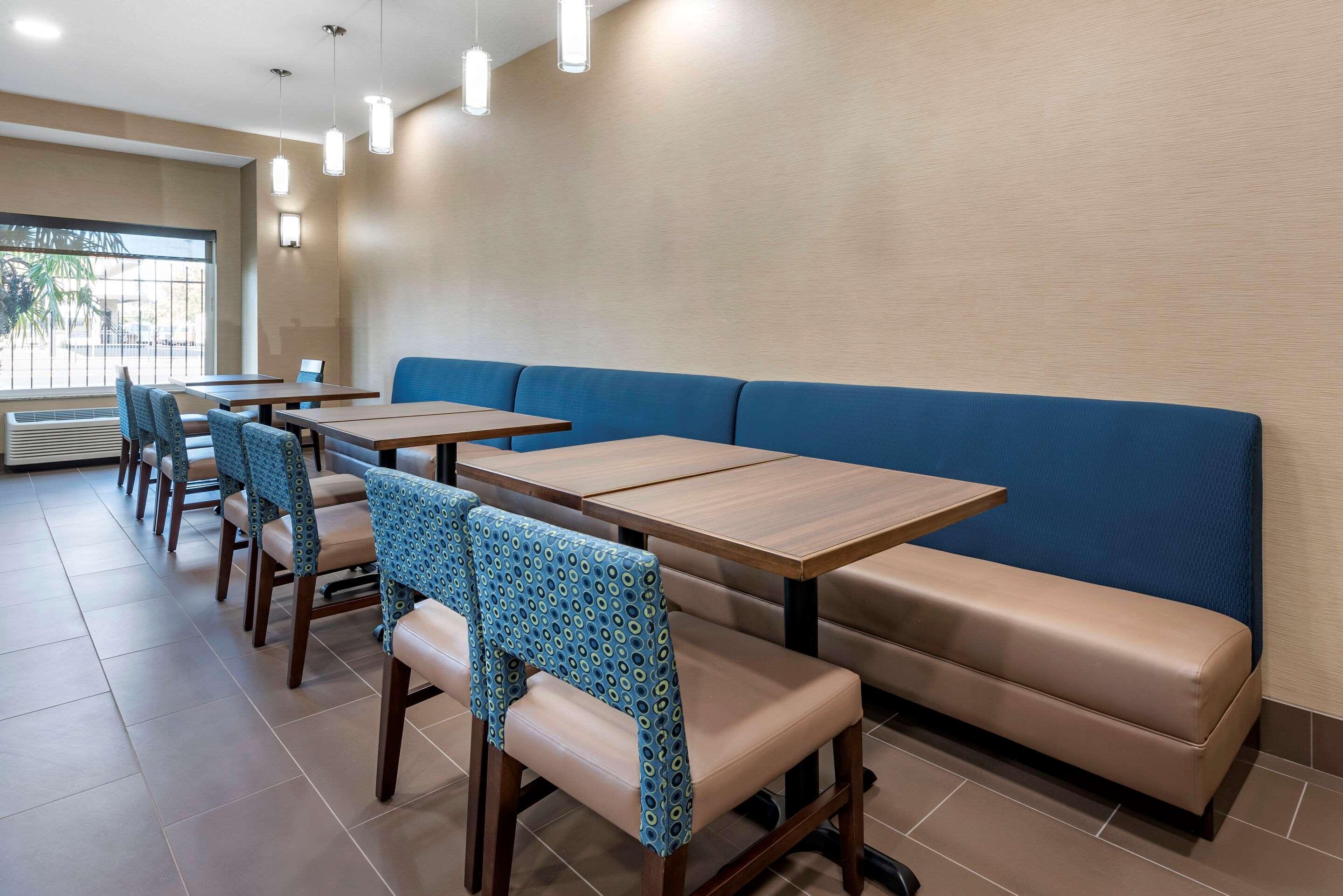 Hotel Comfort Near I-84 And I-205