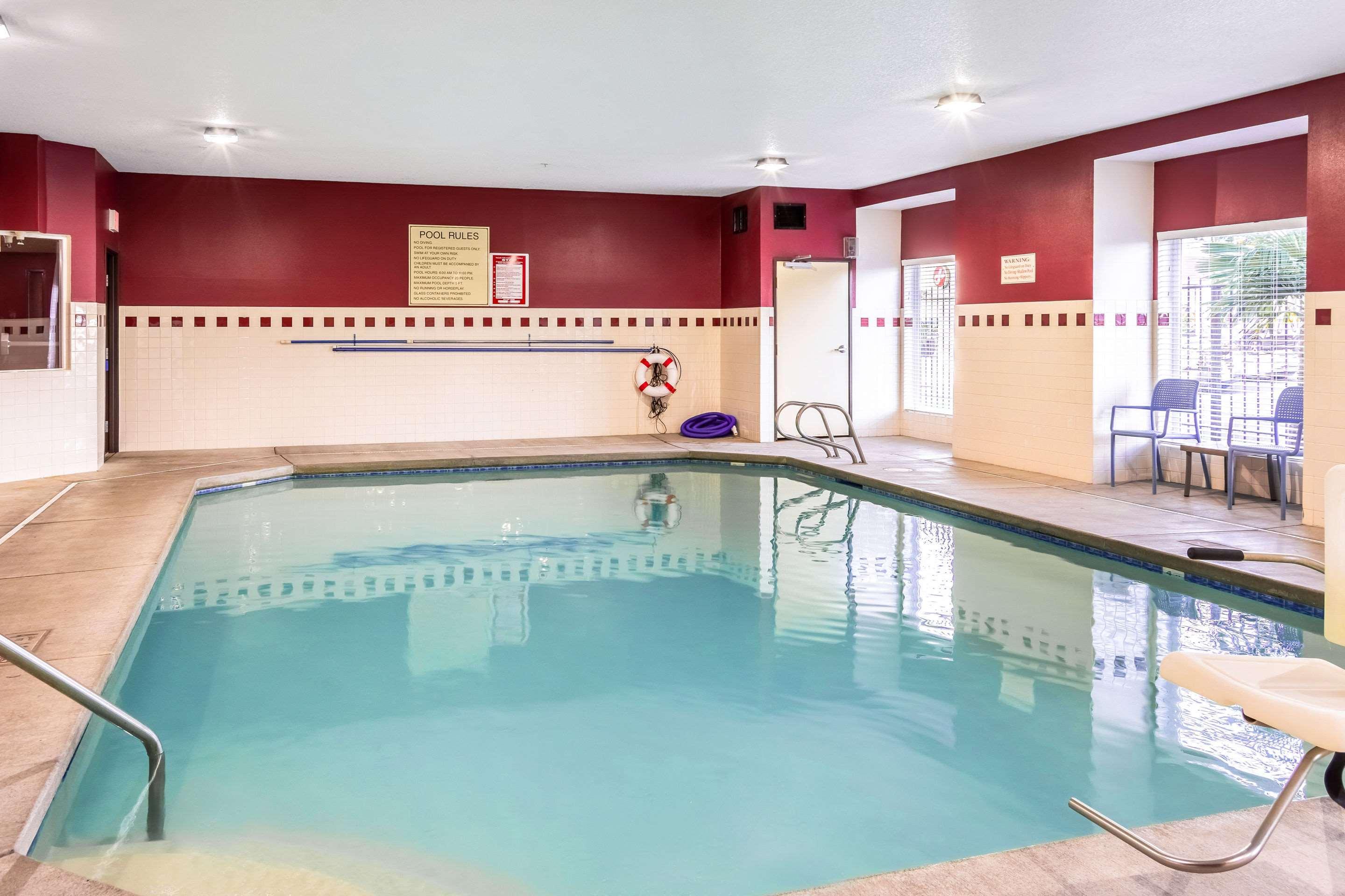 Hotel Comfort Near I-84 And I-205 Portland