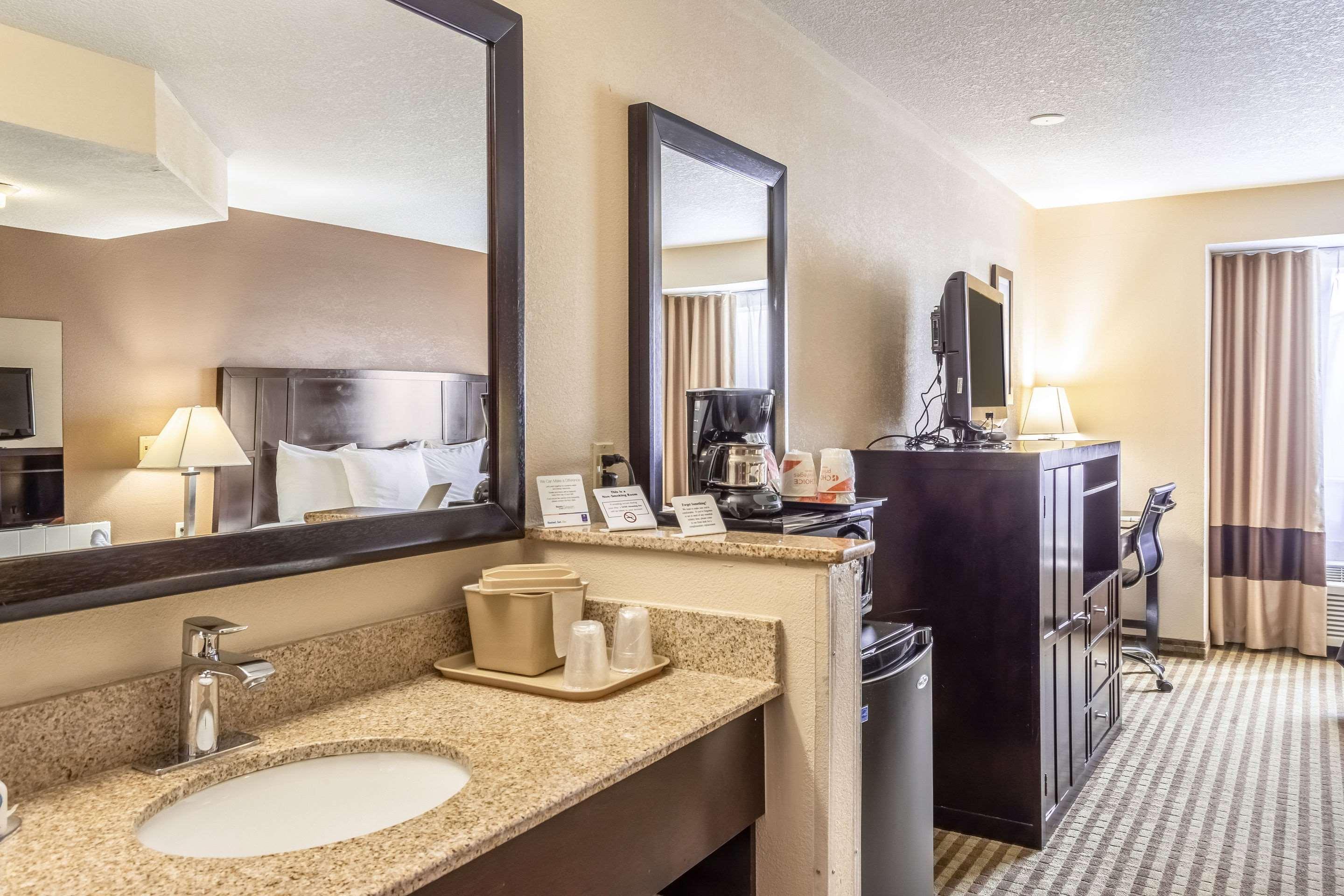 Hotel Comfort Near I-84 And I-205