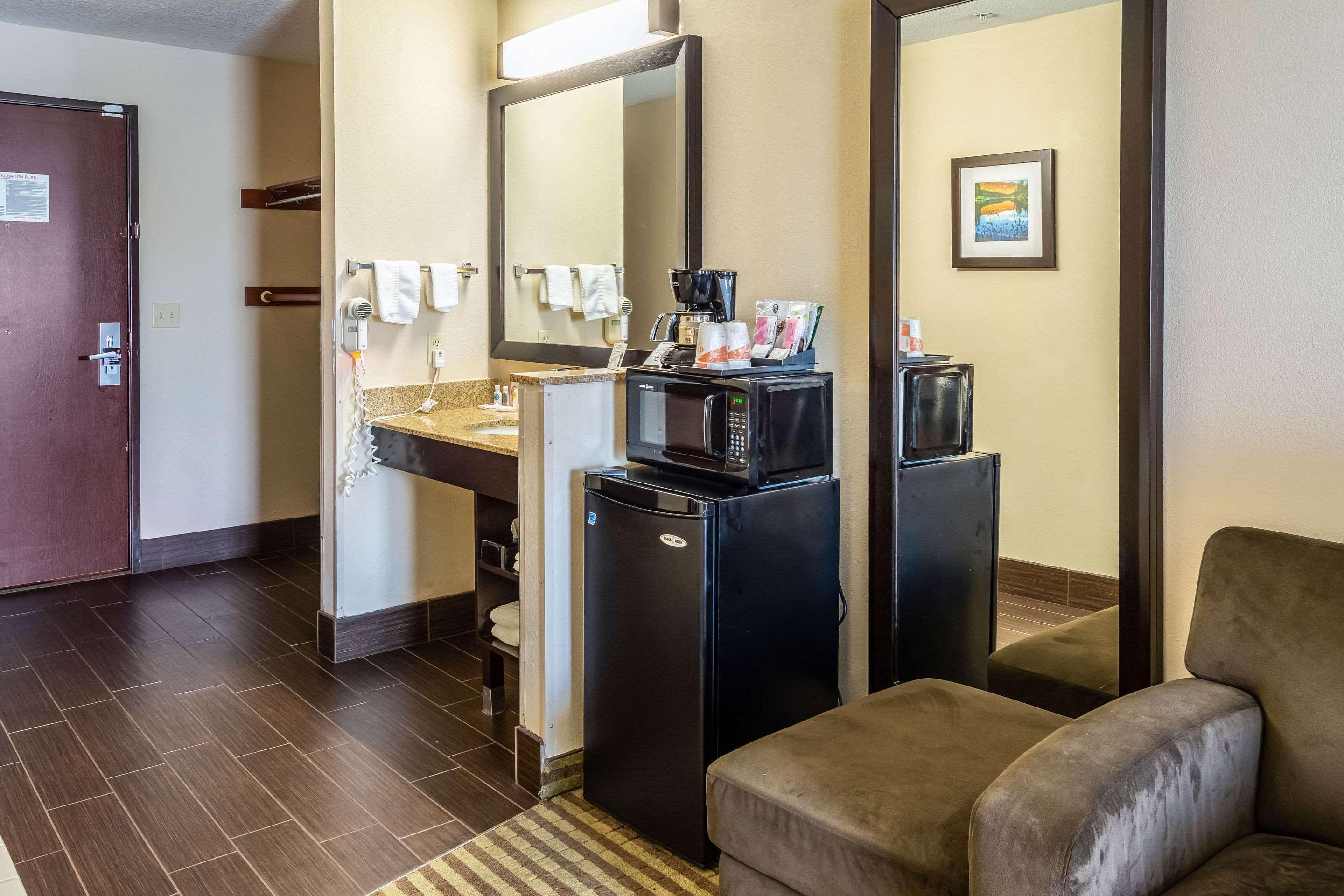 Hotel Comfort Near I-84 And I-205 Portland