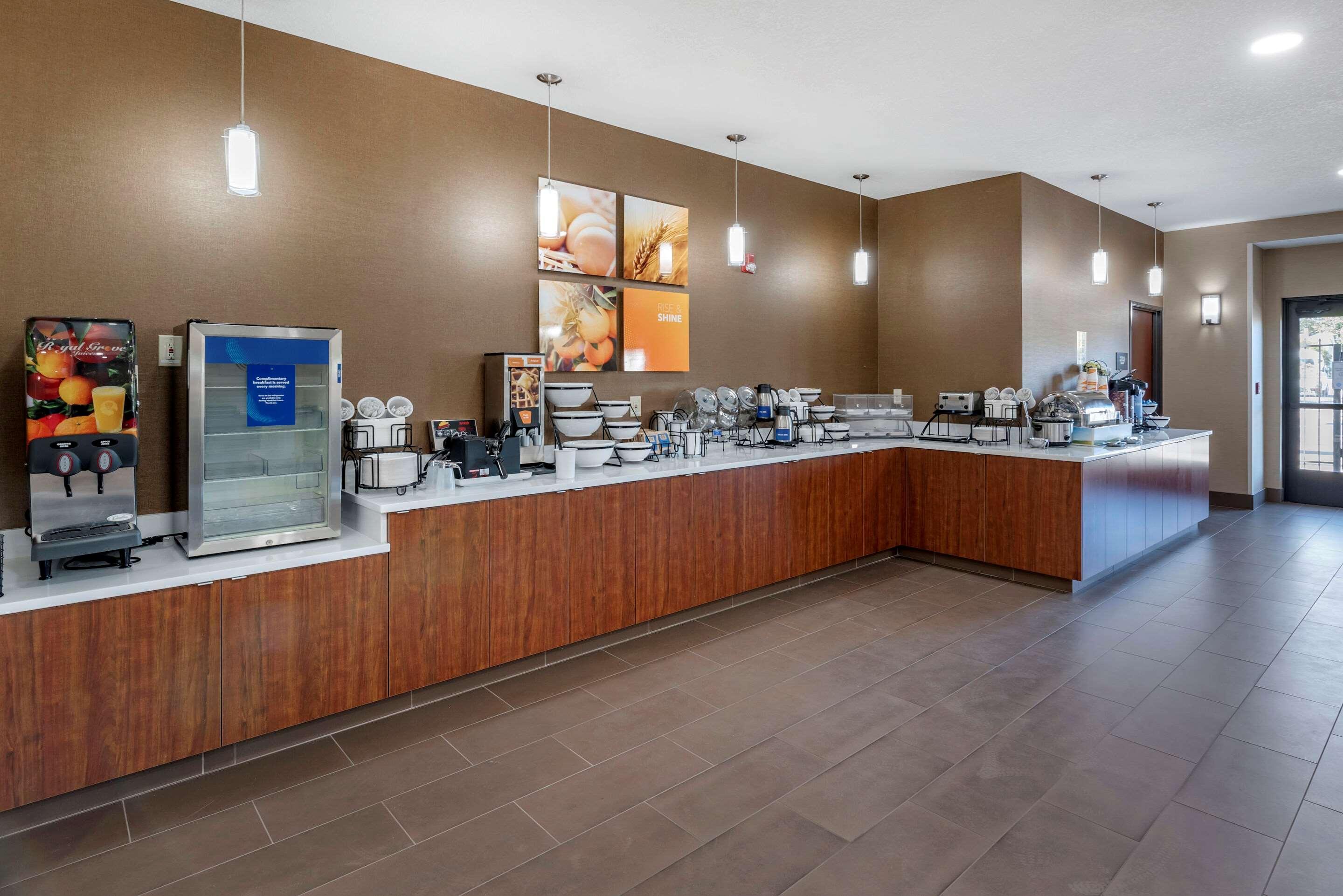 Hotel Comfort Near I-84 And I-205